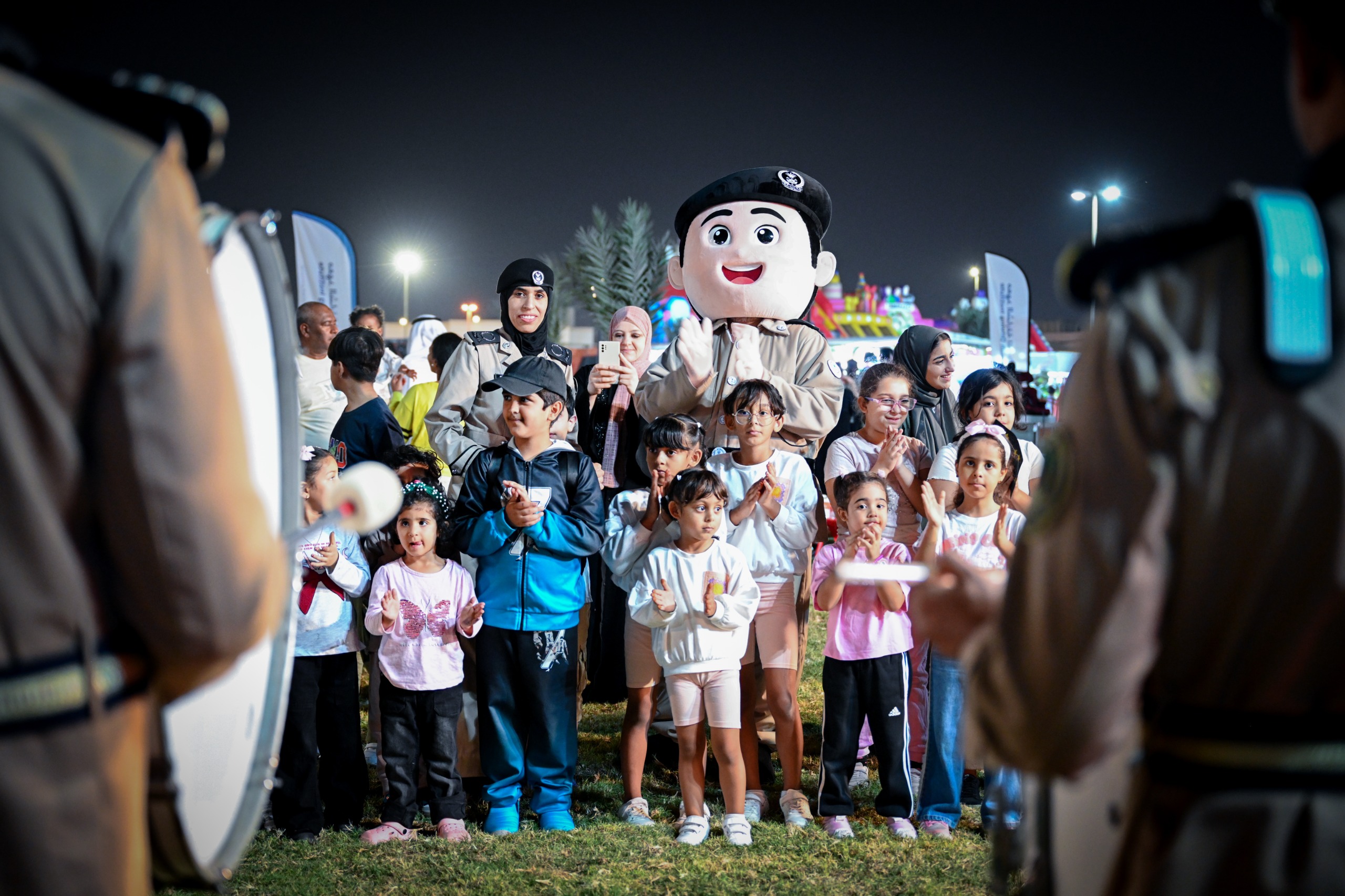 شرطة الشارقة تشارك في مهرجان ضواحي 14 لتعزيز التواصل المجتمعي